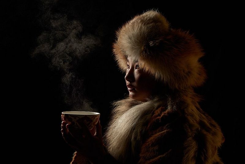 Woman Once Called Hunchback Wins Photo Competition With Her Empowering Self-Portrait Woman Once Called Hunchback Wins Photo Competition With Her Empowering Self-Portrait